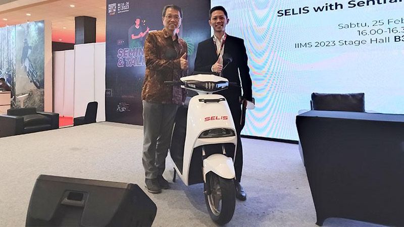 Produsen kendaraan listrik (electric vehicle/EV) roda dua dan tiga di Indonesia merek Selis, PT Juara Bike (JB)