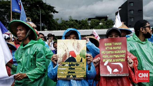FOTO: Demo Buruh dan Mahasiswa Tolak Perppu Ciptaker di DPR