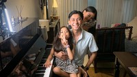 <p>Kenang Mirdad dikaruniai dua orang anak dari mantan istrinya, Tyna Dwi Jayanti. Mereka adalah Alaia Lavmintikana Mirdad dan Aluna Laila Mirdad. (Foto: Instagram @kenangmirdad)</p>