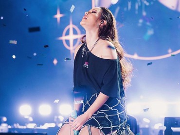 img-title Ketahuan Direkam Diam-diam oleh Fans, Sikap Raisa Tuai Perdebatan Warganet