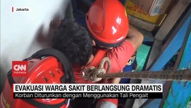 VIDEO: Evakuasi Warga Sakit Berlangsung Dramatis