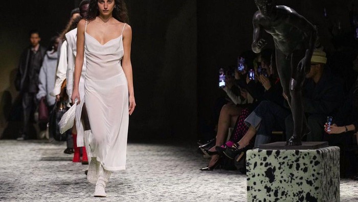5 Hal Paling Menarik dari Peragaan Bottega Veneta yang Dihadiri RM di Milan Fashion Week