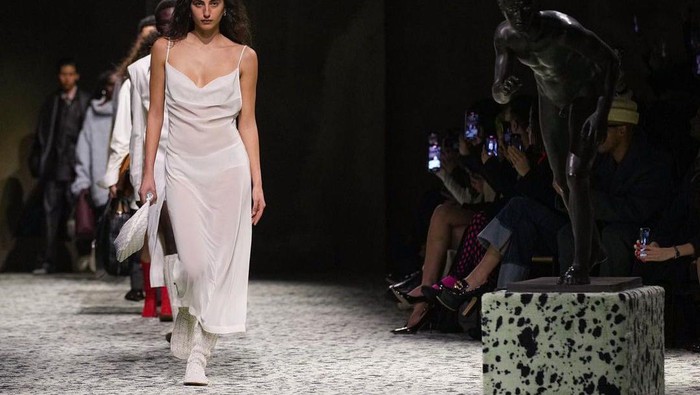 img-title 5 Hal Paling Menarik dari Peragaan Bottega Veneta yang Dihadiri RM di Milan Fashion Week