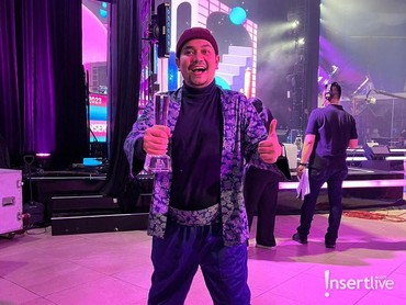 img-title 7 Potret Bahagia Indra Bekti Menang Fashionable Entertainer IFA 2023