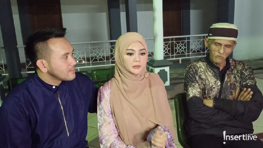 Jenita Janet bersama suami dan sang ayah