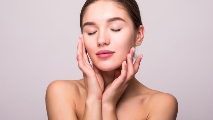 Skincare yang baik untuk kulit mampu menghidrasi kulit dengan sempurna