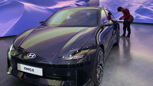 Hyundai Ioniq 6 varian Signature VIN 2023 diberikan diskon besar hingga Rp200 juta.
