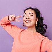 Nggak Kenal Usia, 5 Zodiak Ini Tetap Asyik dan Bergaya Hidup Muda, Meski Usia Terus Bertambah Tua!