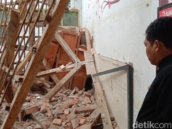 Cerita Kepsek Dengar Suara Retakan Sebelum Bangunan SD Indramayu Ambruk