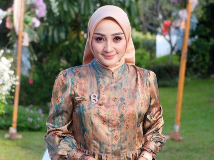 Rahasia Penty Nur Afiani 'Angling Dharma' Tetap Langsing dan Awet Muda Meski Punya 3 Anak
