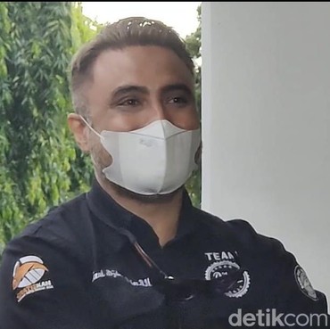 Disinggung soal Laporan Sang Istri Terkait Dugaan KDRT, RIzal Djibran Bungkam