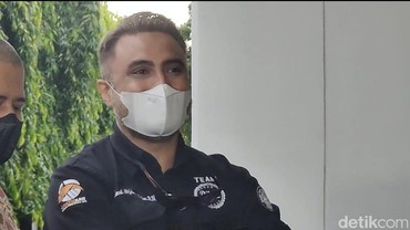Disinggung soal Laporan Sang Istri Terkait Dugaan KDRT, RIzal Djibran Bungkam