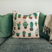 5 Bahan Sarung Bantal Sofa yang Nyaman Digunakan, Cocok untuk Mempercantik Ruang Tamu Hingga Kamar!