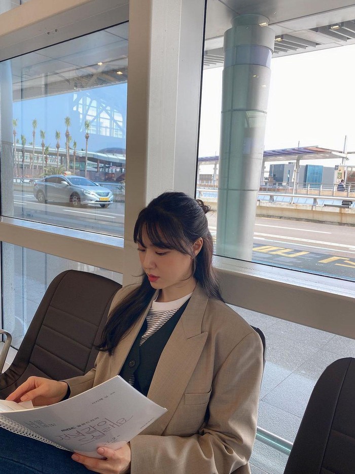 Usai Crash Landing on You, ia pun membintangi sederet drama populer lainnya seperti Dinner Mate (2021), Dr. Brain (2021), Kiss Sixth Sense (2022), Adamas (2022), hingga Red Balloon (2022 - 2023)./ Foto: instagram.com/jihye0824
