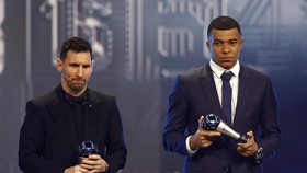 Tatapan Dingin Mbappe ke Martinez yang Jadi Kiper Terbaik FIFA 2022