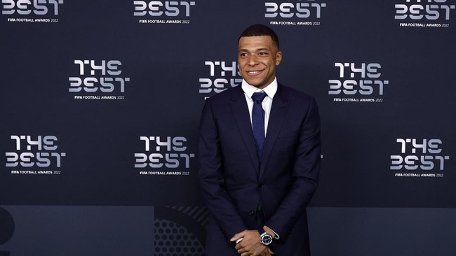 Pemain Paris Saint-Germain (PSG) Kylian Mbappe memberikan reaksi usai bintang NBA Giannis Antetokounmpo ikut minta direkrut Al Hilal.