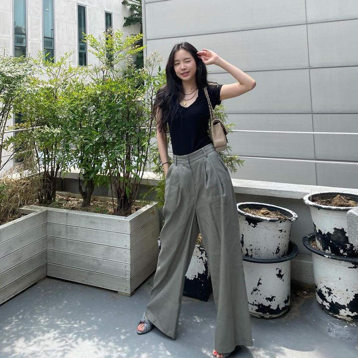 <p>Son Na Eun lahir pada 10 Februari 1994 di Seoul, Korea Selatan. Setelah lulus SMA Seni Pertunjukan Seoul pada 2017, ia melanjutkan pendidikan Universitas Dongguk dengan jurusan Teater dan Film. (Foto: Instagram @marcellasne_)<br /><br /><br /></p>