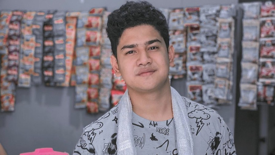 Syakir Daulay Saat Seru-seruan Jadi Tukang Bubur hingga Penjual Warkop Syakir Daulay Saat Seru-seruan Jadi Tukang Bubur hingga Penjual Warkop