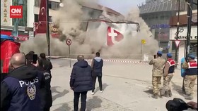 VIDEO: Gempa Susulan Guncang Turkiye, Bangunan Ambruk, 1 Tewas