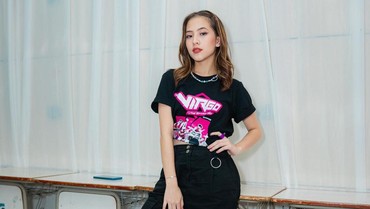 Tampil Berhijab, Adhisty Zara Disebut Mirip...