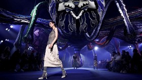 Catherine Dior dalam Koleksi Christian Dior Karya Maria Grazia Chiuri