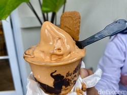 Dum Dum Cafe: Es Krim Thai Tea Topping Biscoff yang Legit