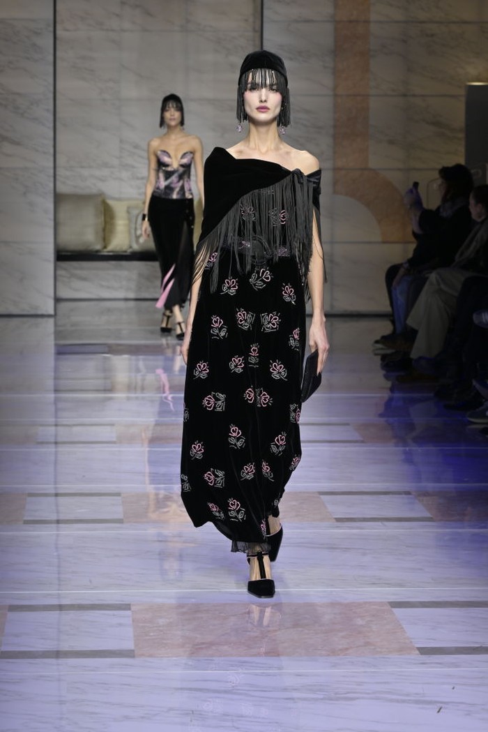 MILAN, ITALY - FEBRUARY 26: Model on the runway at Giorgio Armani Fall 2023 Ready To Wear Fashion Show on February 26, 2023 at Giorgio Armani Headquarters in Milan, Italy. (Photo by Giovanni Giannoni/WWD via Getty Images)