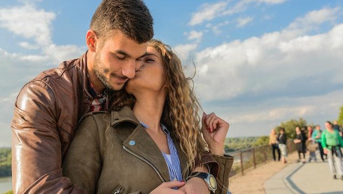 Pacarmu Orang dengan Kepribadian Introvert? Ini 5 Cara Menghadapinya, Agar Hubungan Tetap Berjalan Harmonis