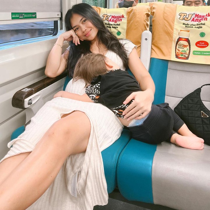 <p>Sebelumnya, Elisa sudah dikaruniai anak pertama berjenis kelamin laki-laki bernama Kingsley Joel Kurniawan. Putra pertama Elisa dan Kim ini lahir pada 8 Desember 2020. (Foto: Instagram @elisaanovia)</p>