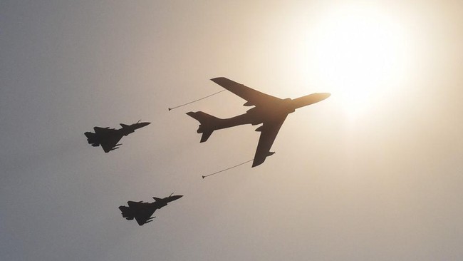 Taiwan mendesak China untuk menghentikan segala bentuk pelecehan militernya setelah 24 pesawat Negeri Tirai Bambu terdeteksi terbang di dekat kawasannya.