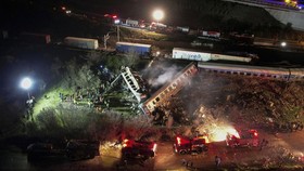 FOTO: Kecelakaan Kereta Berujung Maut Puluhan Orang di Yunani