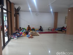 Mendengar Suara Keluh Kesah Pengungsi Banjir Subang