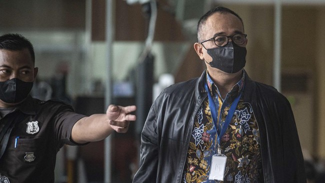 Rafael Alun Trisambodo kini harus berurusan dengan penyidik KPK yang terjun mendalami harta janggal miliknya selama menjadi pejabat pajak.