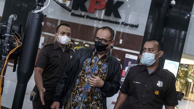 Kemenkeu menyerahkan kasus dua nama mantan pejabat DJP yang jadi konsultan pajak harta jumbo Rafael Alun Trisambodo (RAT) ke KPK.