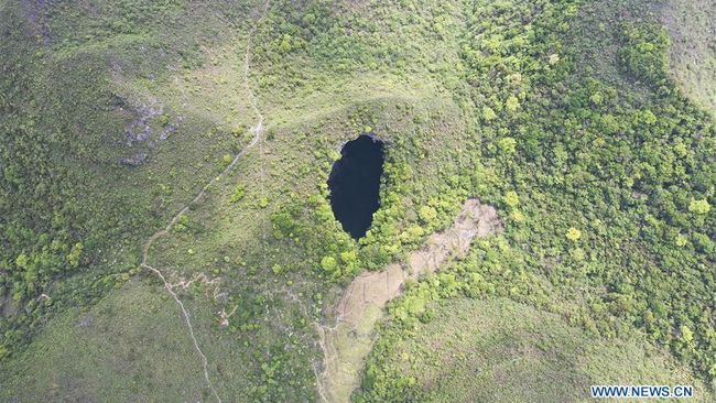 Scientists in China Find a Giant Hole, Turns Out It’s Contents That Make You Amazed!