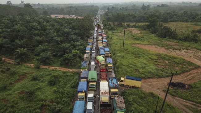 22-hour horror traffic jam in Jambi, patient dies in ambulance