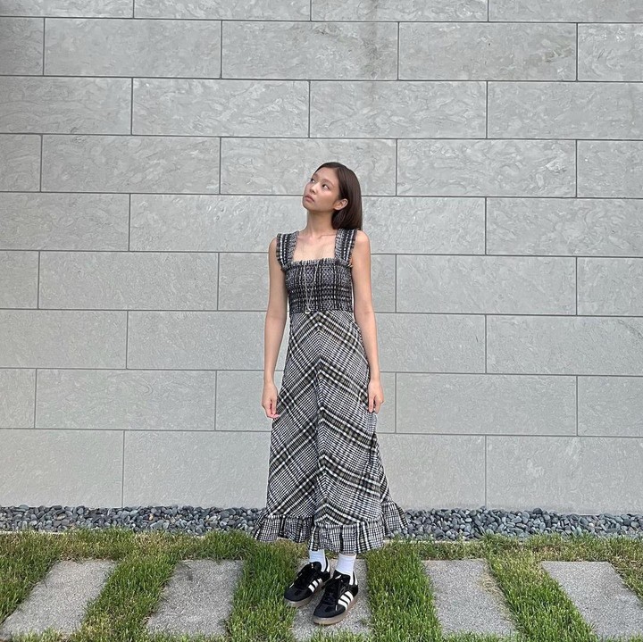 <p>Bagi Bunda yang akan hadir di sana, kira-kira sudah menyiapkan outfit yang akan dipakai saat konser nanti atau belum? Kalau belum, bisa meniru gaya Jennie yang simple tapi tetap asik ala anak muda. (Foto Instagram: @jennierubyjane)<br /><br /><br /></p>