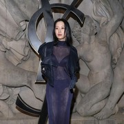Tampil 'Fierce', Simak Potret Aktris Cantik Moon Ga Young Saat Menghadiri Saint Laurent Show di Paris