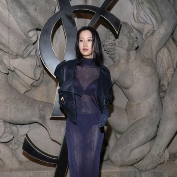 Tampil 'Fierce', Simak Potret Aktris Cantik Moon Ga Young Saat Menghadiri Saint Laurent Show di Paris