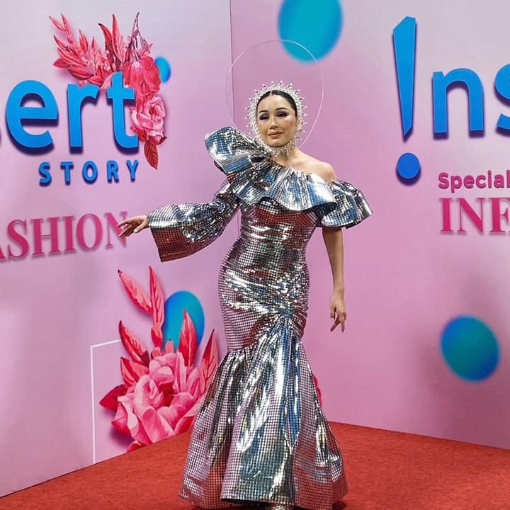 <p>Sementara itu, penyanyi cantik berusia 56 tahun, Titi DJ, memenangkan penghargaan sebagai Fashionable Successful Beauty Transformation, Bunda. Ia tampil cantik dengan gaun silver dan headpiece menawan. (Foto: InsertLive/Nadia Agsa)</p>