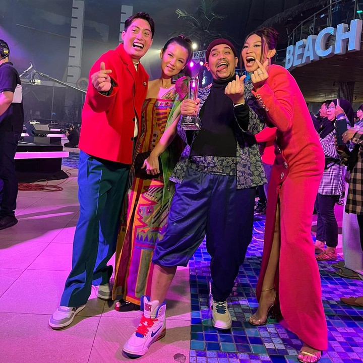 <p>Ada banyak penghargaan yang akan diberikan dalam Insert Fashion Awards 2023 ini. Salah satunya adalah nominasi Fashionable Bestie Online yang dimenangkan oleh Edrick Tjandra dan Patricia Gouw (Foto: InsertLive/Nadia Agsa)</p>