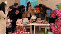 <p>"Gewa terima kasih banyak ya untuk 3 tahun ini Gewa sudah mengajarkan Bunda untuk segala hal. <em>Thank you for everything</em> ya Ge. <em>Happy birthday</em> Gewa anak Bunda yang cantik dan pintar.<em> Love you</em> Ge," kata Mutia Ayu. (Foto: Instagram: @mutia_ayuu)</p>