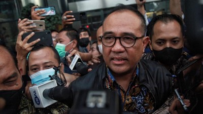 Deputi Pencegahan dan Monitoring KPK Pahala Nainggolan mengatakan Rafel Alun Trisambodo lantas menjual mobil Jeep Rubicon itu kepada kakaknya.