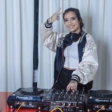 Demi Cari Nafkah Buat Anak, 7 Potret Sheila Marcia Kembali Nge-DJ
