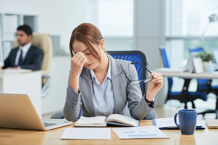Stres Kerja/ Foto: Freepik.com/ pressfoto 5 Tanda Kamu Harus Segera Resign, Jangan Diabaikan!