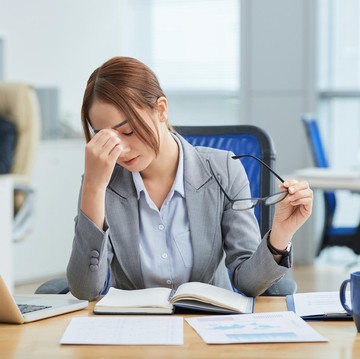 img-title Stres di Kantor Bisa Diredam! Ini 5 Tips Simpel Mengatasi Stres Kerja dengan Cara Sehat