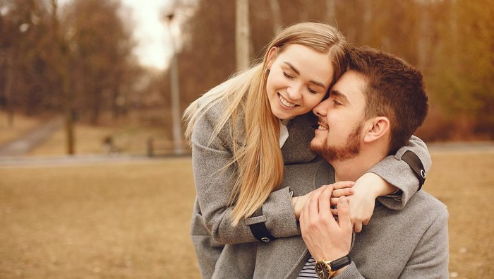 img-title Melakukan Percakapan Mendalam Hingga Tawarkan Jenis Kasih Sayang Pasanganmu