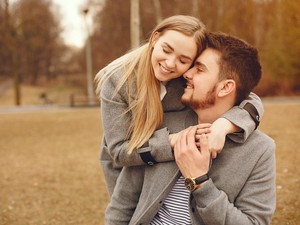 9 Cara yang Tepat untuk Menunjukkan Rasa Cinta pada Pasangan Introvert