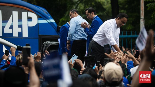 Ketua Majelis Tinggi Partai Demokrat, Susilo Bambang Yudhoyono (SBY) tak hadir dalam agenda perkenalan Anies Baswedan dengan partai Demokrat.