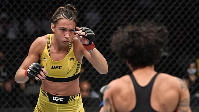 Amanda Ribas menjadi salah satu petarung yang diperhitungkan di UFC. Berikut wawancara eksklusif CNNIndonesia.com bersama Amanda Ribas.